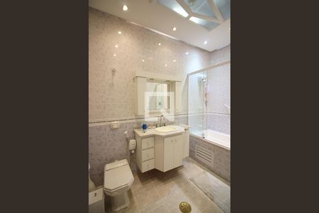 Casa à venda com 240m², 3 quartos e 2 vagasBanheiro Social