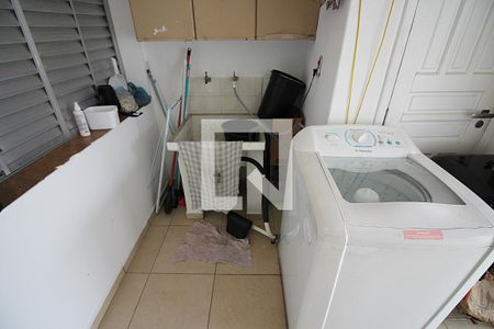 Casa à venda com 240m², 3 quartos e 2 vagasLavanderia Edícula