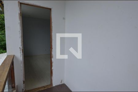 Casa de condomínio à venda com 180m², 4 quartos e 1 vaga Casa de condomínio à venda com 180m², 4 quartos e 1 vagaSuite - varanda