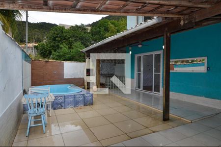 Casa de condomínio à venda com 180m², 4 quartos e 1 vaga Casa de condomínio à venda com 180m², 4 quartos e 1 vagaÁrea externa