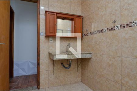 Casa de condomínio à venda com 180m², 4 quartos e 1 vaga Casa de condomínio à venda com 180m², 4 quartos e 1 vagaBanheiro social