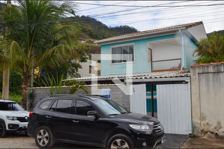 Casa de condomínio à venda com 180m², 4 quartos e 1 vaga Casa de condomínio à venda com 180m², 4 quartos e 1 vagaFachada