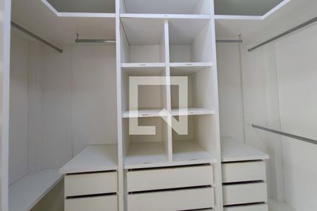 Casa de condomínio à venda com 520m², 4 quartos e 5 vagasCloset da suíte 2