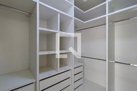 Casa de condomínio à venda com 520m², 4 quartos e 5 vagasCloset da suíte 2
