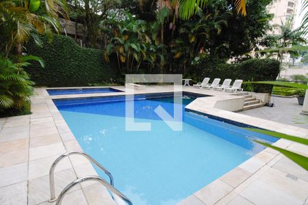 Apartamento à venda com 274m², 3 quartos e 3 vagas Apartamento à venda com 274m², 3 quartos e 3 vagasÁrea comum - Piscina