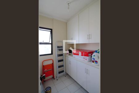 Apartamento à venda com 274m², 3 quartos e 3 vagas Apartamento à venda com 274m², 3 quartos e 3 vagasÁrea de Serviço