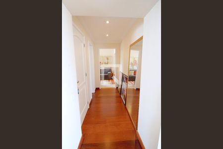 Apartamento à venda com 274m², 3 quartos e 3 vagas Apartamento à venda com 274m², 3 quartos e 3 vagasCorredor