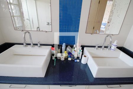 Apartamento à venda com 274m², 3 quartos e 3 vagas Apartamento à venda com 274m², 3 quartos e 3 vagasBanheiro da Suíte 2