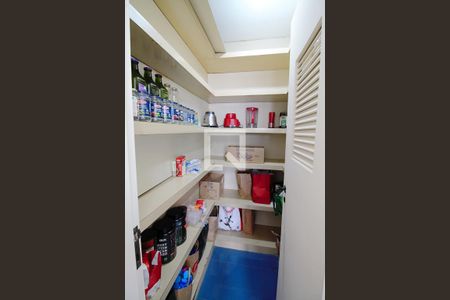 Apartamento à venda com 274m², 3 quartos e 3 vagas Apartamento à venda com 274m², 3 quartos e 3 vagasDispensa