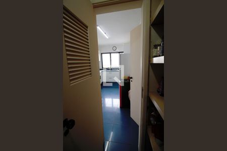 Apartamento à venda com 274m², 3 quartos e 3 vagas Apartamento à venda com 274m², 3 quartos e 3 vagasDispensa