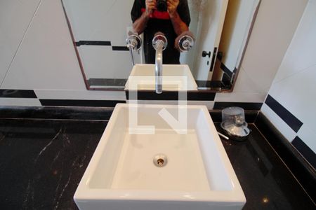 Apartamento à venda com 274m², 3 quartos e 3 vagas Apartamento à venda com 274m², 3 quartos e 3 vagasBanheiro da Suíte 1