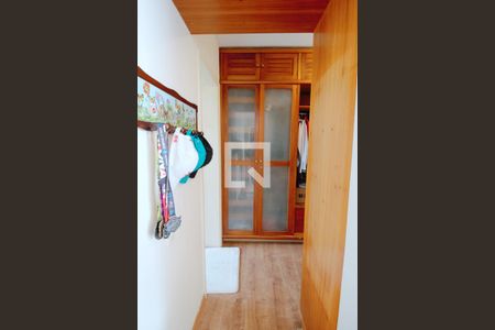 Apartamento à venda com 274m², 3 quartos e 3 vagas Apartamento à venda com 274m², 3 quartos e 3 vagasCloset da Suíte 2