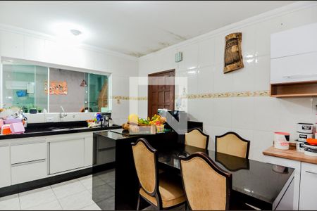 Casa à venda com 220m², 3 quartos e 2 vagasCozinha