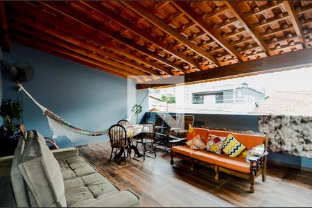 Casa à venda com 220m², 3 quartos e 2 vagasVaranda 