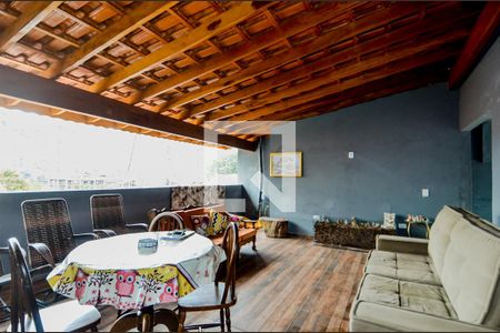 Casa à venda com 220m², 3 quartos e 2 vagasVaranda 