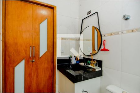 Casa à venda com 220m², 3 quartos e 2 vagasBanheiro