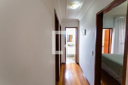 Corredor de apartamento para alugar com 3 quartos, 124m² em Fernão Dias, Belo Horizonte