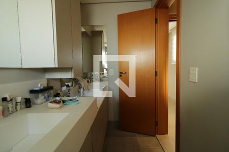 Apartamento à venda com 126m², 2 quartos e 4 vagasBanheiro Suite 2