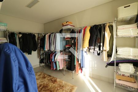 Apartamento à venda com 126m², 2 quartos e 4 vagasSuite 2 - Closet