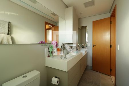 Apartamento à venda com 126m², 2 quartos e 4 vagasBanheiro Suite 2