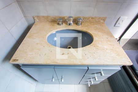 Banheiro social de casa à venda com 3 quartos, 180m² em Vila Scarpelli, Santo André