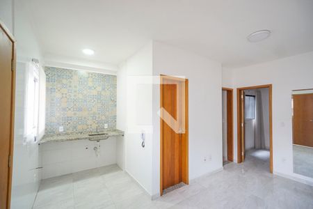 Sala e cozinha de apartamento para alugar com 1 quarto, 37m² em Vila Antonina, São Paulo