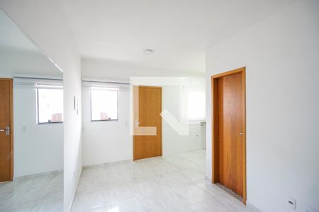 Sala e cozinha de apartamento para alugar com 1 quarto, 37m² em Vila Antonina, São Paulo