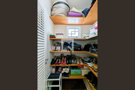 Casa para alugar com 600m², 4 quartos e 6 vagasRoupeiro