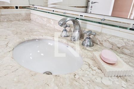 Casa para alugar com 600m², 4 quartos e 6 vagasBanheiro da suíte 1