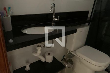 Banheiro de apartamento para alugar com 2 quartos, 70m² em Aviação, Praia Grande