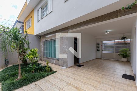 Casa à venda com 209m², 3 quartos e 4 vagas Casa à venda com 209m², 3 quartos e 4 vagasGaragem / Frente do Imóvel