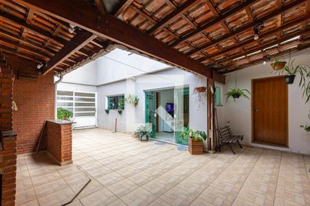 Casa à venda com 209m², 3 quartos e 4 vagas Casa à venda com 209m², 3 quartos e 4 vagasQuintal / Garagem Fundos / Área do Churrasco