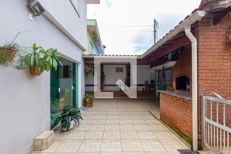 Casa à venda com 209m², 3 quartos e 4 vagas Casa à venda com 209m², 3 quartos e 4 vagasQuintal / Garagem Fundos / Área do Churrasco