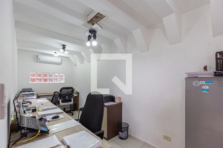 Casa à venda com 209m², 3 quartos e 4 vagas Casa à venda com 209m², 3 quartos e 4 vagasEscritorio