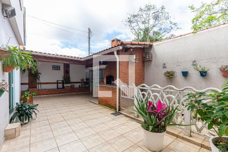 Casa à venda com 209m², 3 quartos e 4 vagas Casa à venda com 209m², 3 quartos e 4 vagasQuintal / Garagem Fundos / Área do Churrasco
