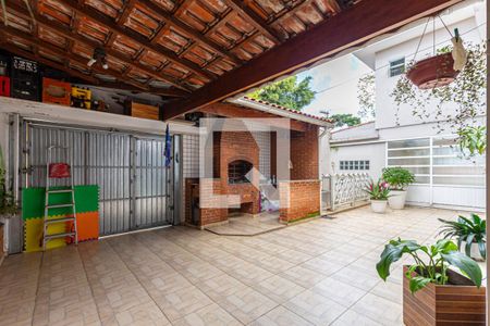 Casa à venda com 209m², 3 quartos e 4 vagas Casa à venda com 209m², 3 quartos e 4 vagasQuintal / Garagem Fundos / Área do Churrasco
