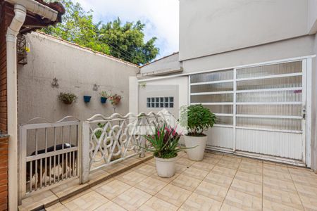 Casa à venda com 209m², 3 quartos e 4 vagas Casa à venda com 209m², 3 quartos e 4 vagasQuintal / Garagem Fundos / Área do Churrasco