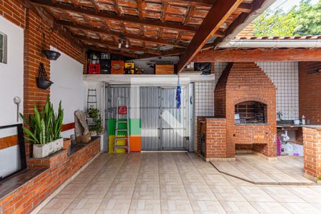 Casa à venda com 209m², 3 quartos e 4 vagas Casa à venda com 209m², 3 quartos e 4 vagasQuintal / Garagem Fundos / Área do Churrasco