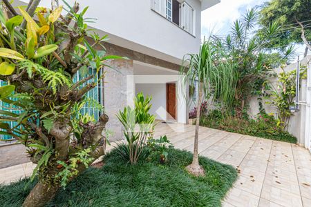 Casa à venda com 209m², 3 quartos e 4 vagas Casa à venda com 209m², 3 quartos e 4 vagasGaragem / Frente do Imóvel