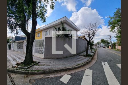 Casa à venda com 209m², 3 quartos e 4 vagas Casa à venda com 209m², 3 quartos e 4 vagasFachada