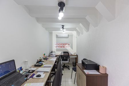 Casa à venda com 209m², 3 quartos e 4 vagas Casa à venda com 209m², 3 quartos e 4 vagasEscritorio