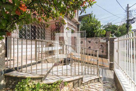 Casa à venda com 200m², 5 quartos e 3 vagas Casa à venda com 200m², 5 quartos e 3 vagasVaranda