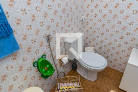 Casa à venda com 200m², 5 quartos e 3 vagas Casa à venda com 200m², 5 quartos e 3 vagasBanheiro Social (1º andar)