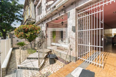 Casa à venda com 200m², 5 quartos e 3 vagas Casa à venda com 200m², 5 quartos e 3 vagasVaranda