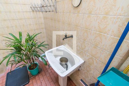 Casa à venda com 200m², 5 quartos e 3 vagas Casa à venda com 200m², 5 quartos e 3 vagasÁrea de Serviço