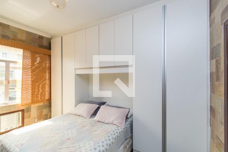 Casa à venda com 200m², 5 quartos e 3 vagas Casa à venda com 200m², 5 quartos e 3 vagasQuarto 2 Suíte (2º andar) - Armário