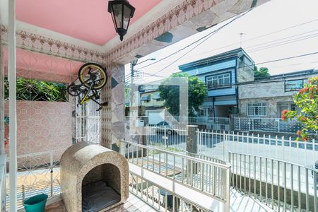 Casa à venda com 200m², 5 quartos e 3 vagas Casa à venda com 200m², 5 quartos e 3 vagasVaranda