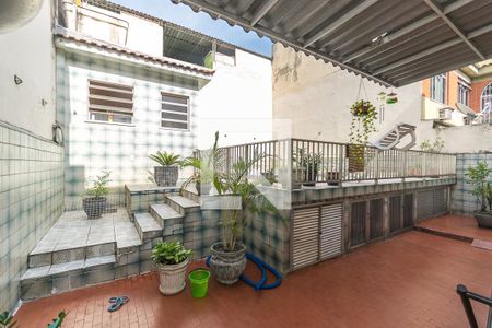 Casa à venda com 200m², 5 quartos e 3 vagas Casa à venda com 200m², 5 quartos e 3 vagasQuintal dos fundos