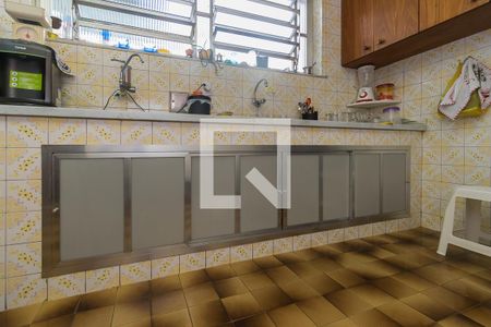 Casa à venda com 200m², 5 quartos e 3 vagas Casa à venda com 200m², 5 quartos e 3 vagasCozinha - Armários