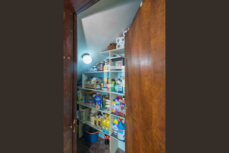 Casa à venda com 200m², 5 quartos e 3 vagas Casa à venda com 200m², 5 quartos e 3 vagasCozinha - Despensa